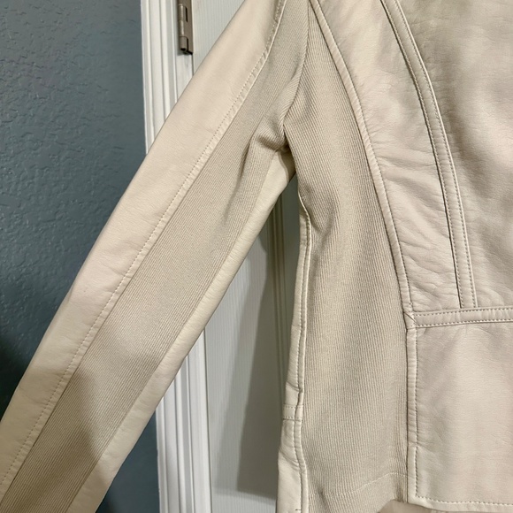 Maurices Cream Faux Leather Moto Jacket – Stretch Panels, Zip Pockets (XS) - Picture 6 of 6